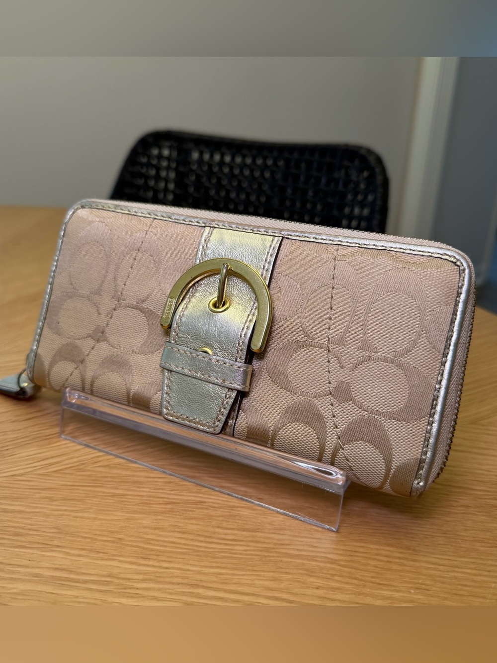 Coach SOHO Signature Buckle Zip Around Wallet - Picture 2 of 9